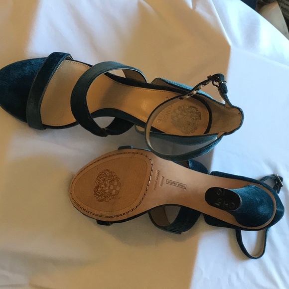 Vince Camuto Robeka Velvet Sandals Peacock NWT - Picture 3 of 3